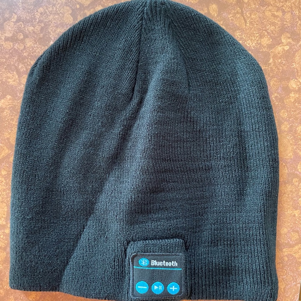NWT Men’s Bluetooth Beanie